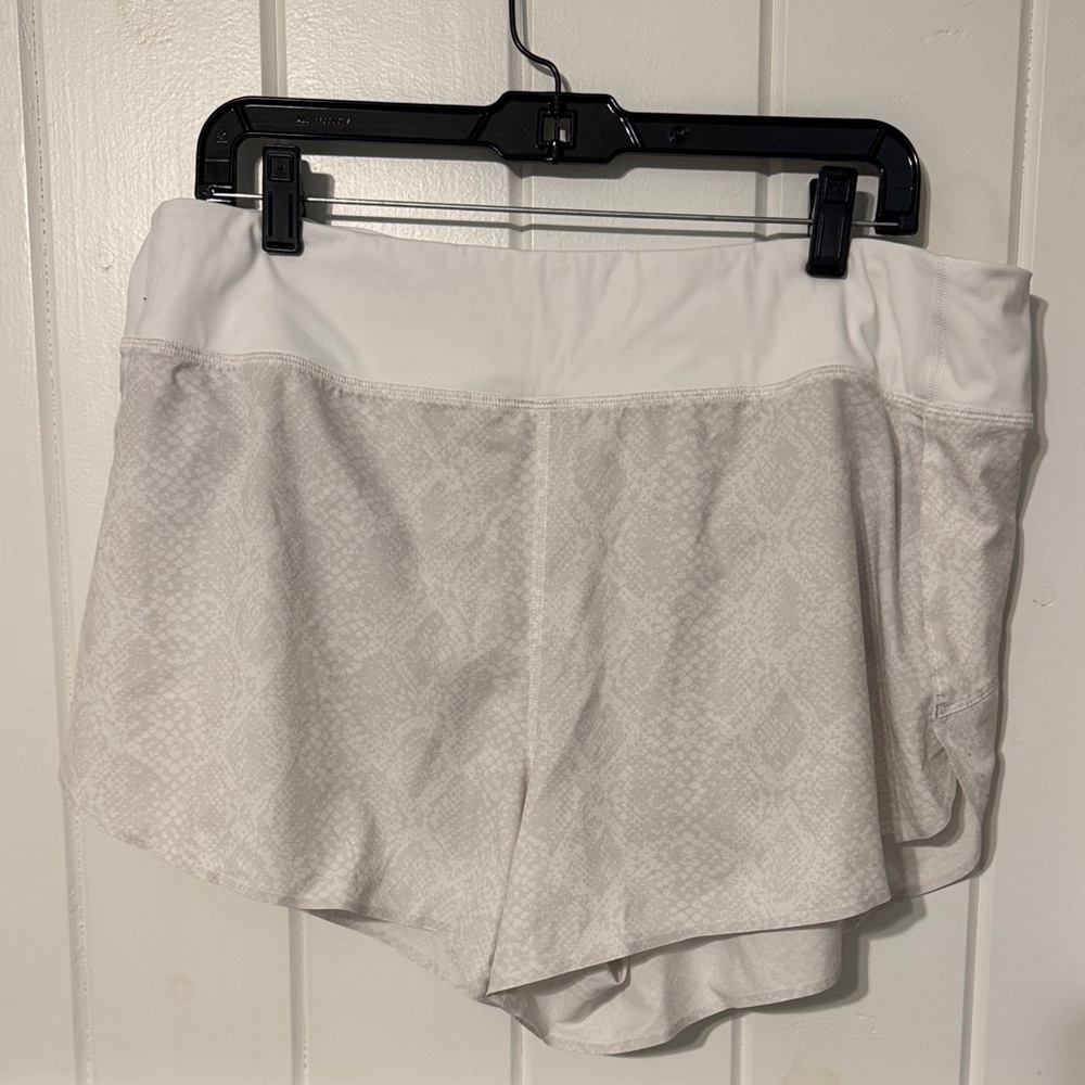 Athleta Women's White Patterned Shorts Run With It XL